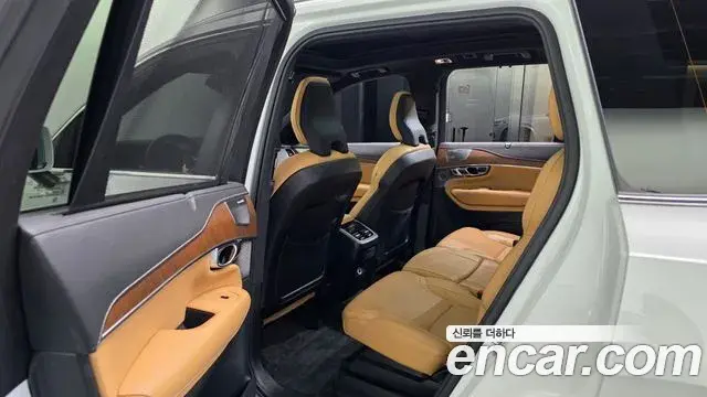 Volvo XC90 2018 — ფოტო 5/38