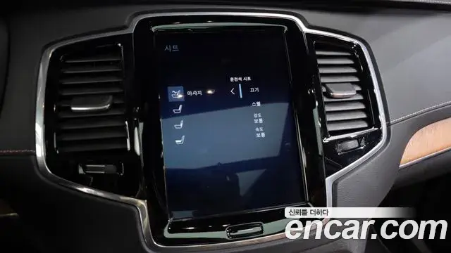 Volvo XC90 2018 — ფოტო 21/38