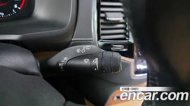 Volvo XC90 2018 — ფოტო 22/38