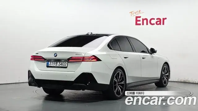 BMW 5 Series 2025 — Şəkil 23/35