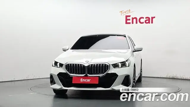 BMW 5 Series 2025 — Şəkil 24/35