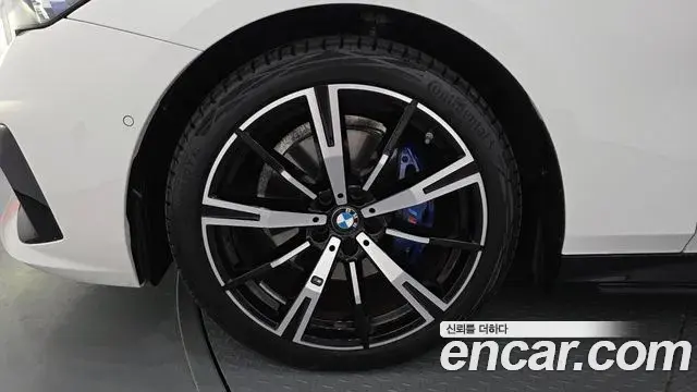 BMW 5 Series 2025 — Şəkil 9/35