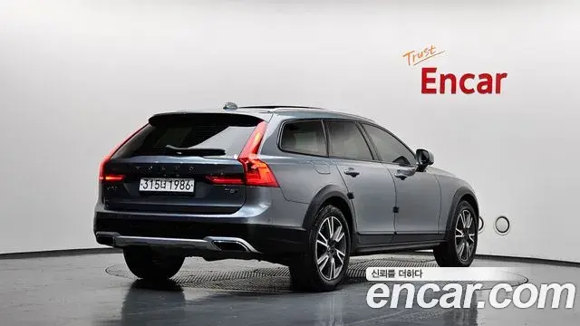 Volvo V90 Cross Country 2020 — Photo 18/36
