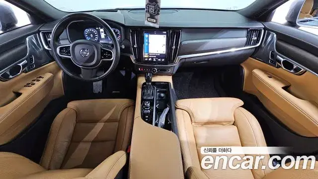 Volvo V90 Cross Country 2020 — Photo 16/36