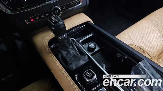 Volvo V90 Cross Country 2020 — Photo 11/36