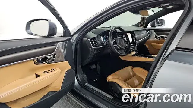 Volvo V90 Cross Country 2020 — Photo 33/36