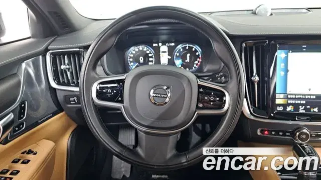 Volvo V90 Cross Country 2020 — Photo 12/36