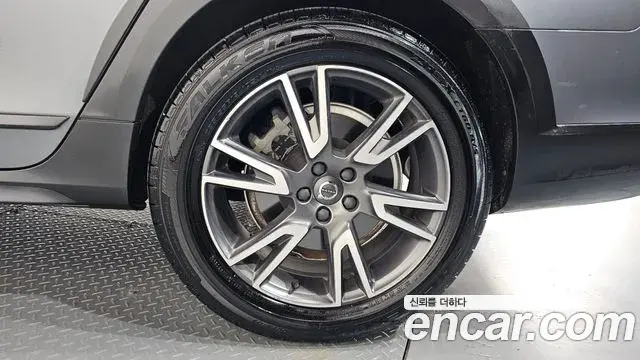 Volvo V90 Cross Country 2020 — Photo 21/36