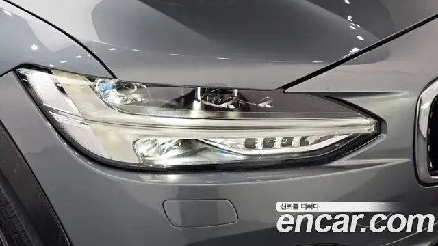 Volvo V90 Cross Country 2020 — Photo 17/36