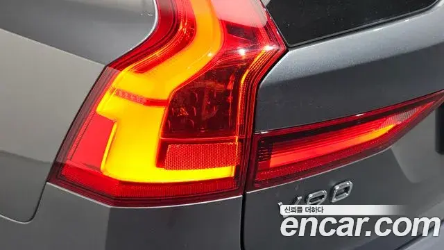 Volvo V90 Cross Country 2020 — Photo 23/36
