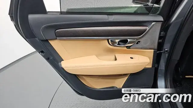 Volvo V90 Cross Country 2020 — Photo 19/36