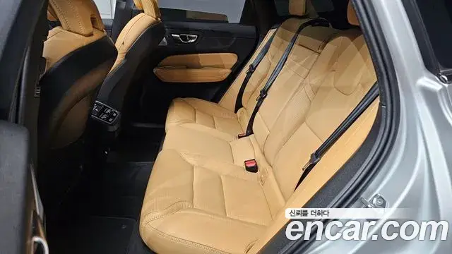 Volvo XC60 2020 — Фото 12/20