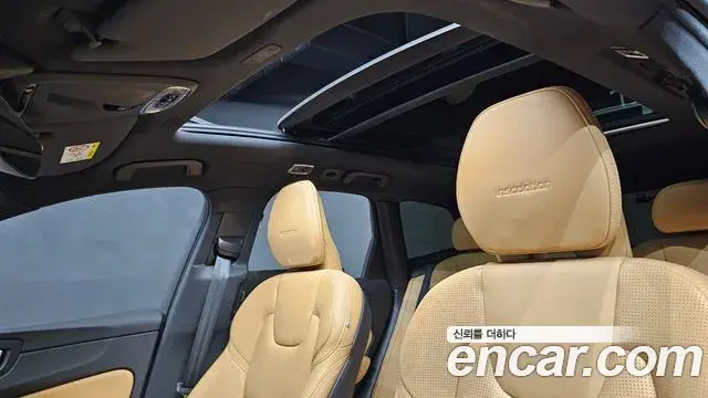 Volvo XC60 2020 — Фото 18/20