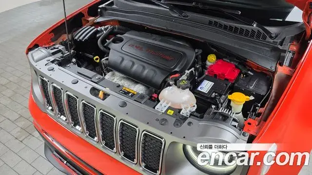 Jeep Renegade 2021 — ფოტო 13/31