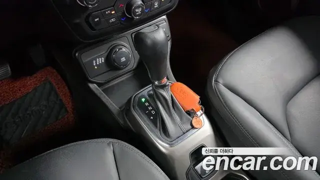Jeep Renegade 2021 — ფოტო 29/31
