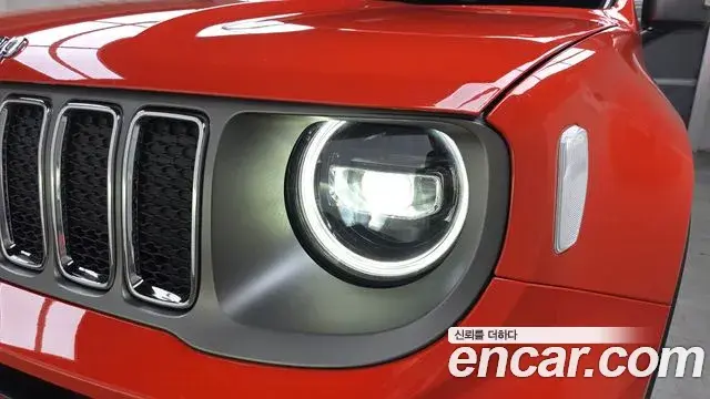 Jeep Renegade 2021 — ფოტო 23/31