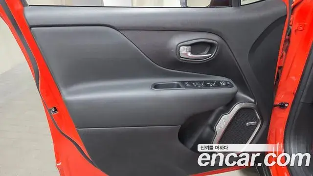 Jeep Renegade 2021 — ფოტო 11/31