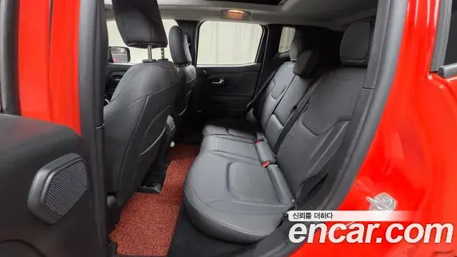 Jeep Renegade 2021 — ფოტო 19/31