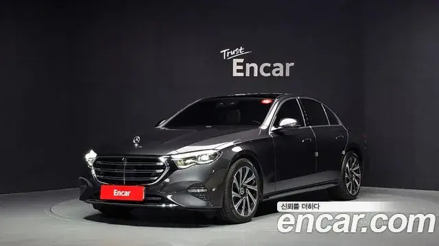 Mercedes-Benz E-Class 2024 — Photo 32/32