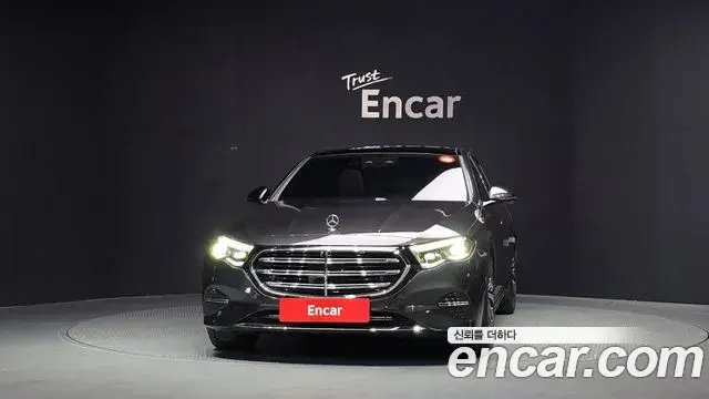 Mercedes-Benz E-Class 2024 — Photo 16/32