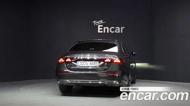 Mercedes-Benz E-Class 2024 — Photo 24/32