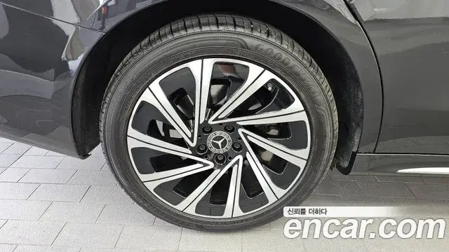Mercedes-Benz E-Class 2024 — Photo 14/32