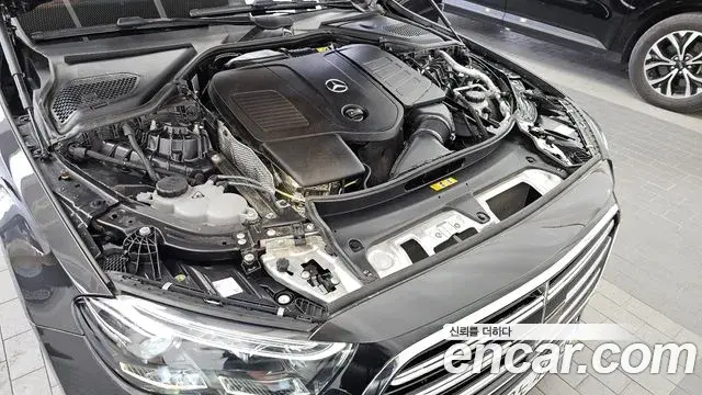 Mercedes-Benz E-Class 2024 — Photo 15/32