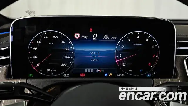 Mercedes-Benz E-Class 2024 — Photo 19/32