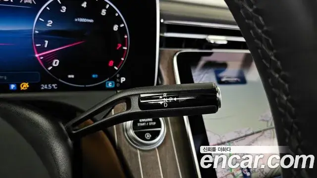 Mercedes-Benz E-Class 2024 — Photo 8/32