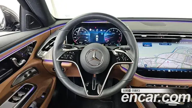 Mercedes-Benz E-Class 2024 — Photo 18/32