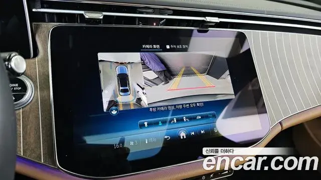 Mercedes-Benz E-Class 2024 — Photo 20/32