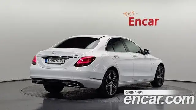 Mercedes-Benz C-Class 2020 — Photo 17/20