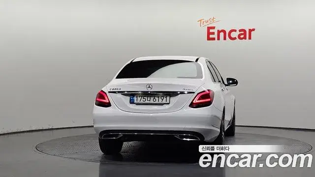 Mercedes-Benz C-Class 2020 — Photo 15/20