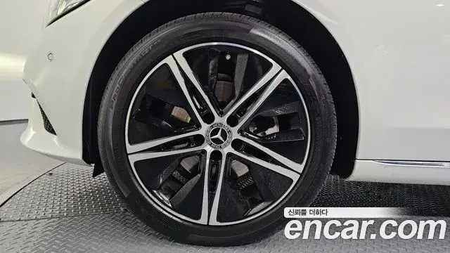 Mercedes-Benz C-Class 2020 — Photo 18/20