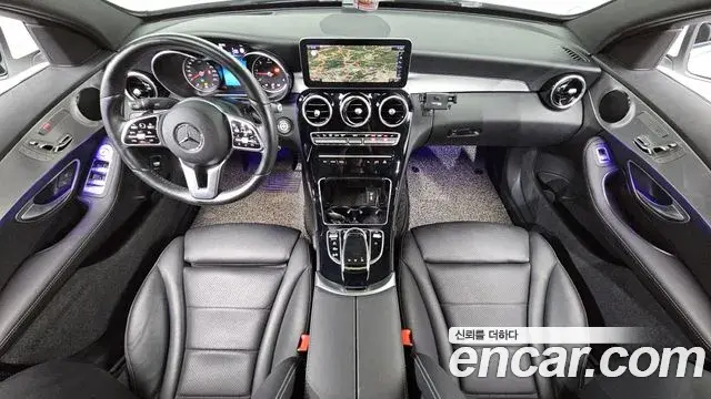 Mercedes-Benz C-Class 2020 — Photo 1/20