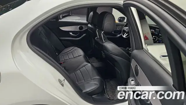 Mercedes-Benz C-Class 2020 — Photo 5/20