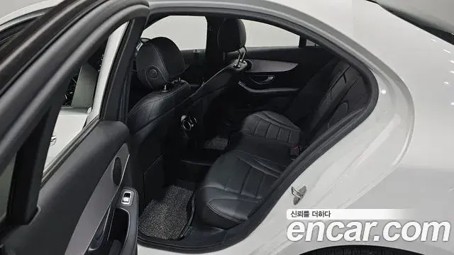 Mercedes-Benz C-Class 2020 — Photo 7/20