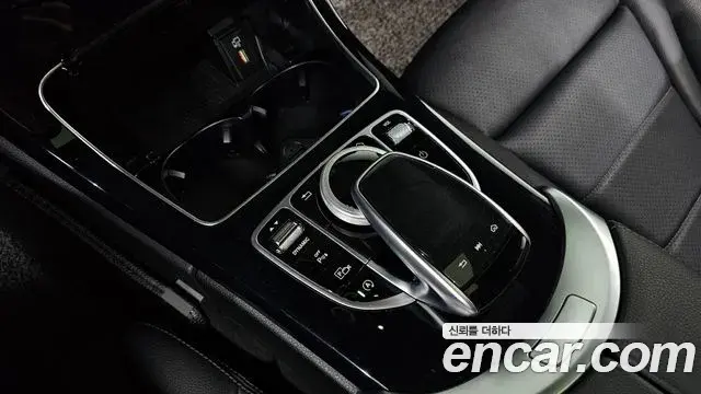 Mercedes-Benz C-Class 2020 — Photo 19/20