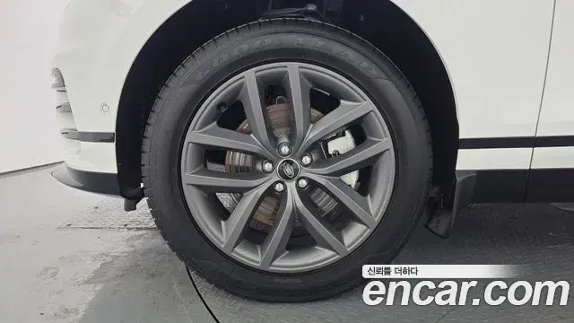 Land Rover Range Rover Velar 2026 — Photo 17/20