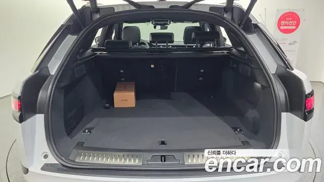 Land Rover Range Rover Velar 2026 — Photo 11/20