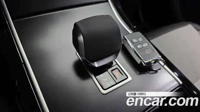 Land Rover Range Rover Velar 2026 — Photo 9/20