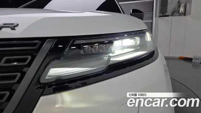 Land Rover Range Rover Velar 2026 — Photo 2/20