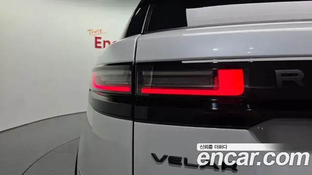 Land Rover Range Rover Velar 2026 — Photo 15/20