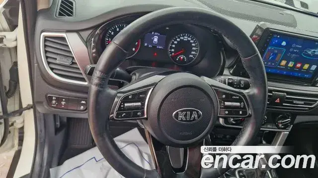 Kia Seltos 2020 — Фото 10/20