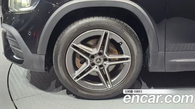 Mercedes-Benz GLB-Class 2021 — Şəkil 10/20
