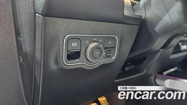Mercedes-Benz GLB-Class 2021 — Şəkil 19/20