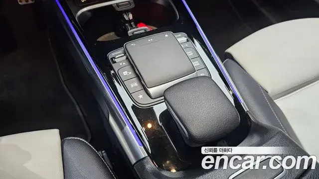 Mercedes-Benz GLB-Class 2021 — Şəkil 7/20