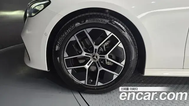 Mercedes-Benz E-Class 2025 — ფოტო 18/32