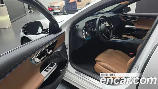 Mercedes-Benz E-Class 2025 — ფოტო 30/32