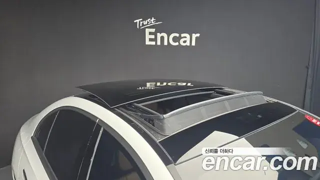 Mercedes-Benz E-Class 2025 — ფოტო 28/32